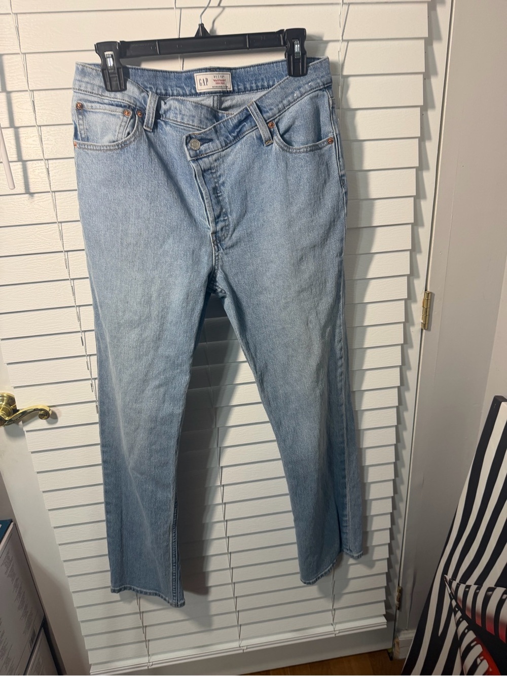 GAP Women's Light Blue Straight Leg Jeans - Classic Mid-Rise